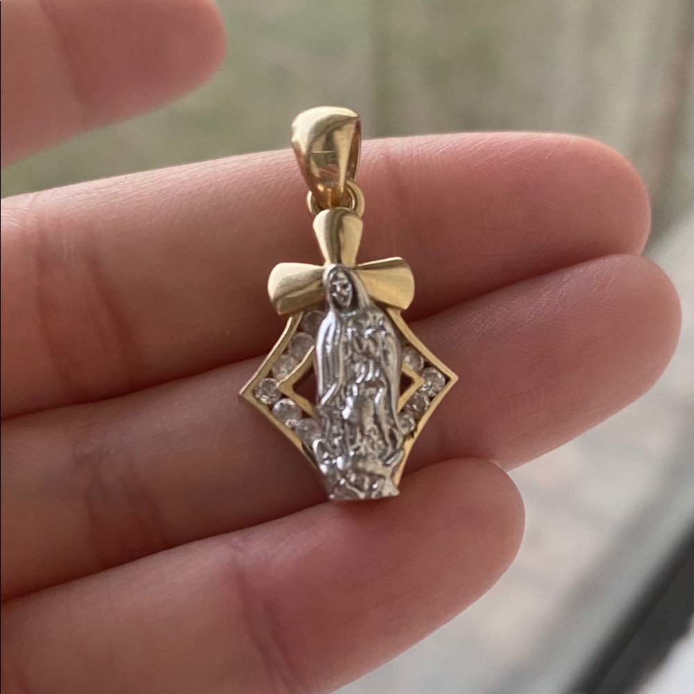 Mary Virgen pendant white and gold 14k